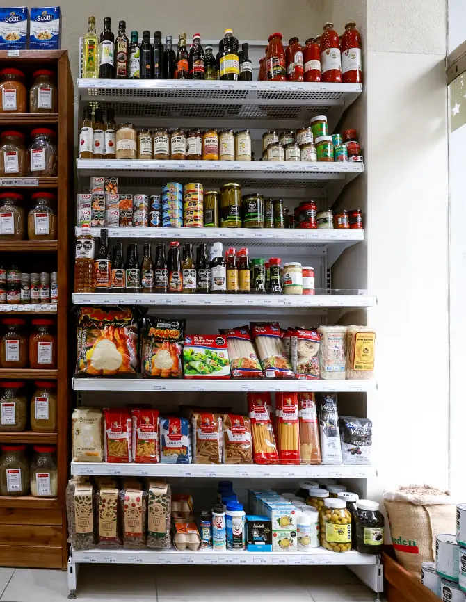 Estanterías metálicas Moduace para almacenamiento y exhibición de productos en comercios
