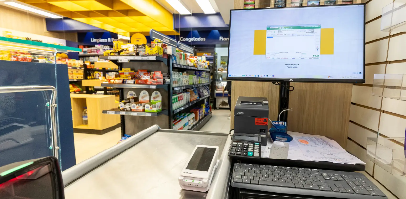 Mesa de cobro con checkout ergonómico y accesorios para optimizar la operación en caja