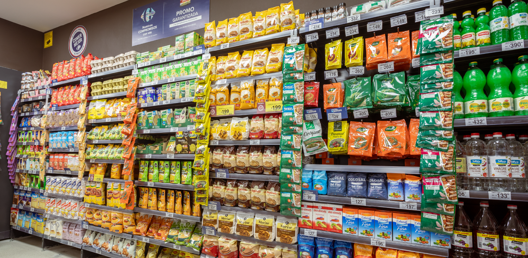Góndolas murales para exhibición de productos en supermercado