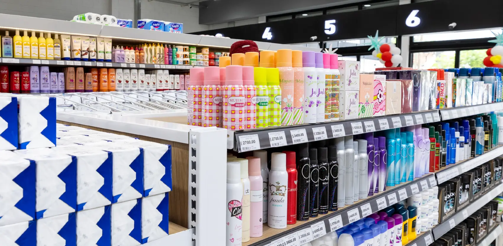 Sistema de señalización de precios mediante portaprecios PVC en góndolas comerciales