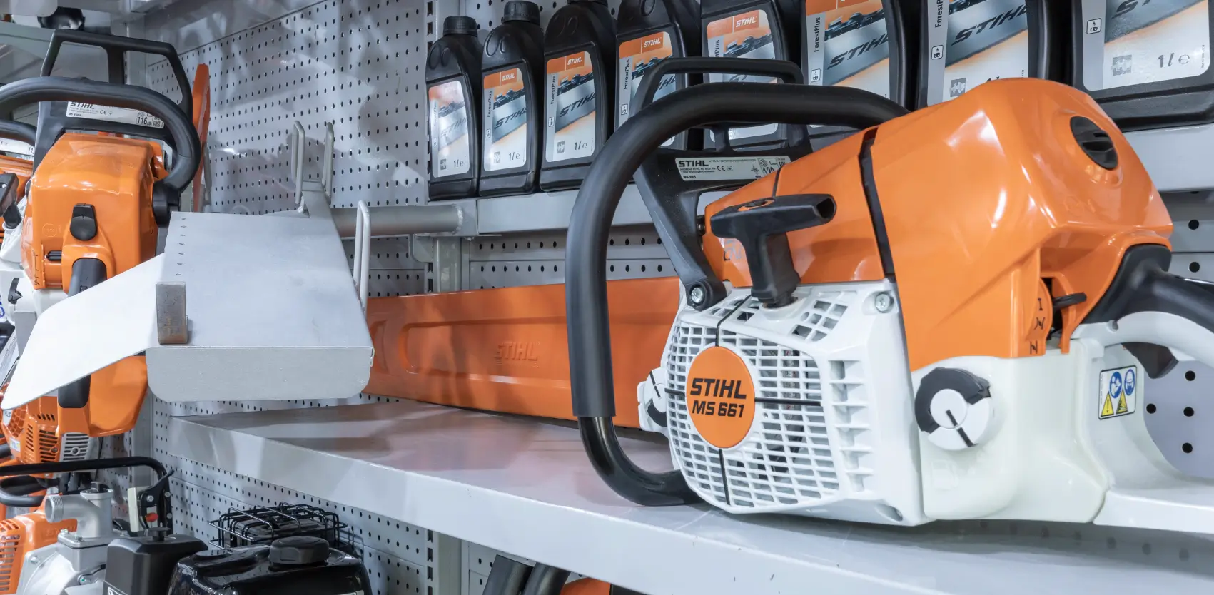 Equipamiento comercial metálico con terminaciones de calidad para uso intensivo