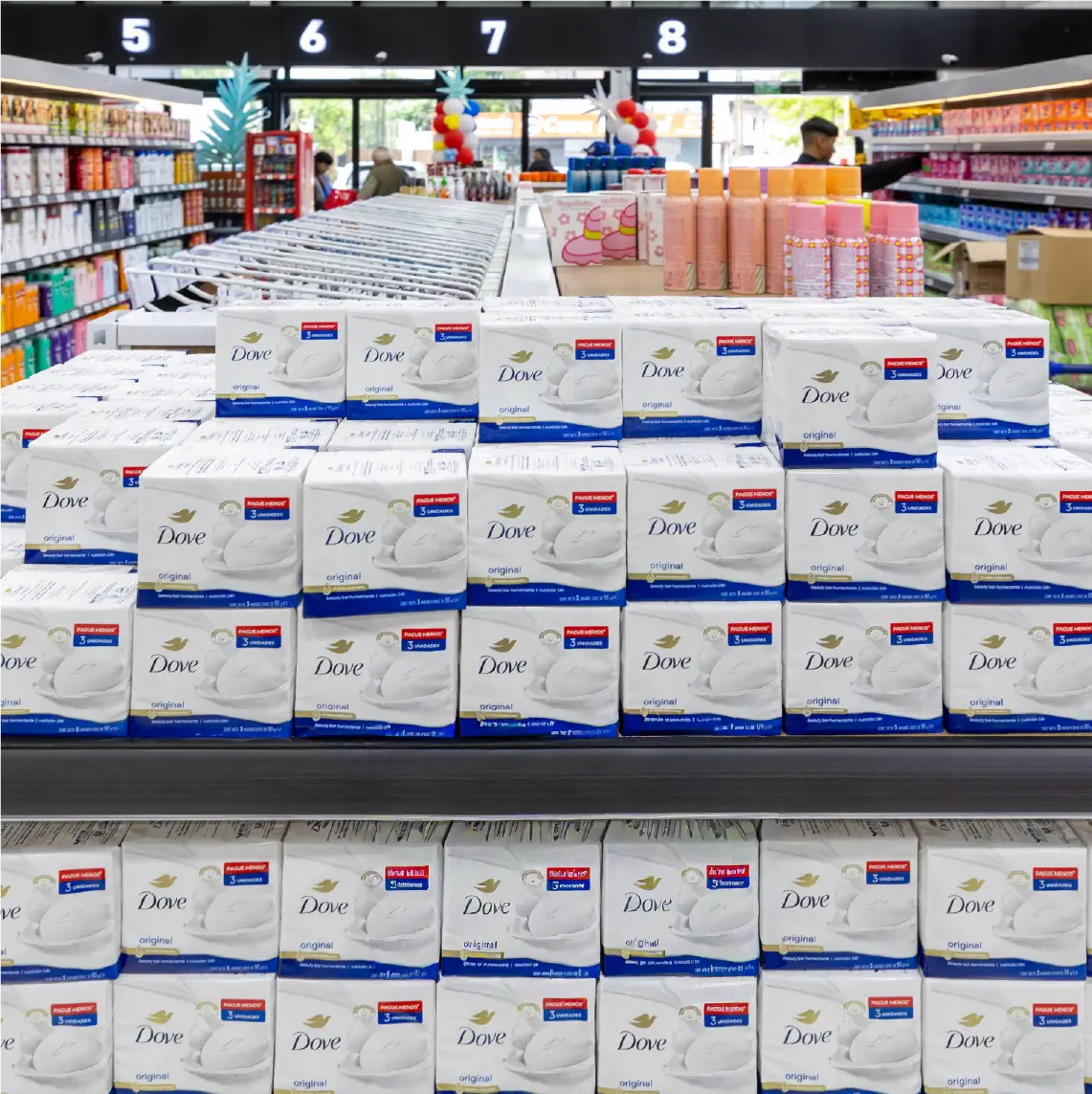 Exhibición eficiente de productos con góndolas Moduace en supermercado